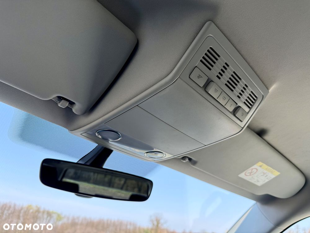 Volkswagen Multivan 2.0 TDI L1 Comfortline DSG - 22