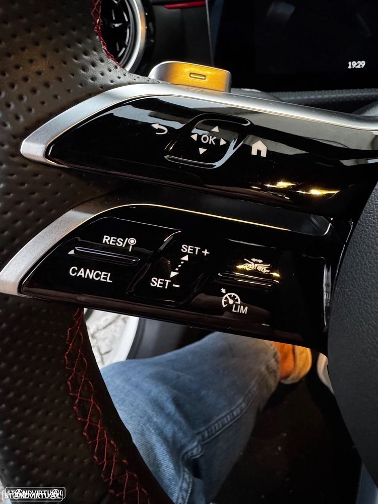 Mercedes-Benz A 250 e 8G-DCT AMG Line - 12