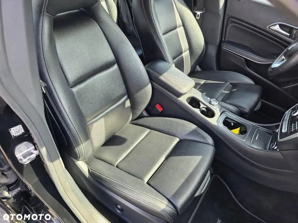 Mercedes-Benz CLA 250 4Matic 7G-DCT AMG Line - 9