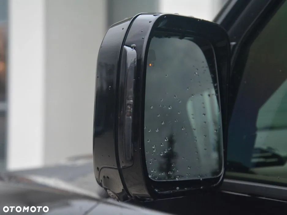 Land Rover Defender - 8