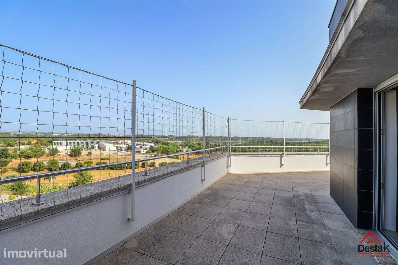 Apartamento T6 junto ao Palácio do Gelo, em Viseu - Grande imagem: 5/48
