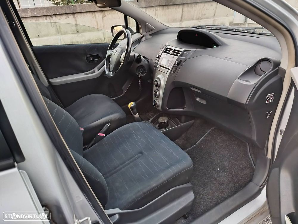 Toyota Yaris 1.0 VVT-i AC - 9