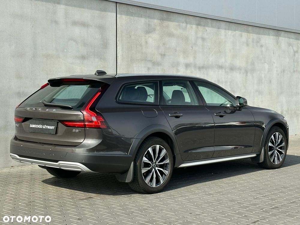 Volvo V90 Cross Country - 5