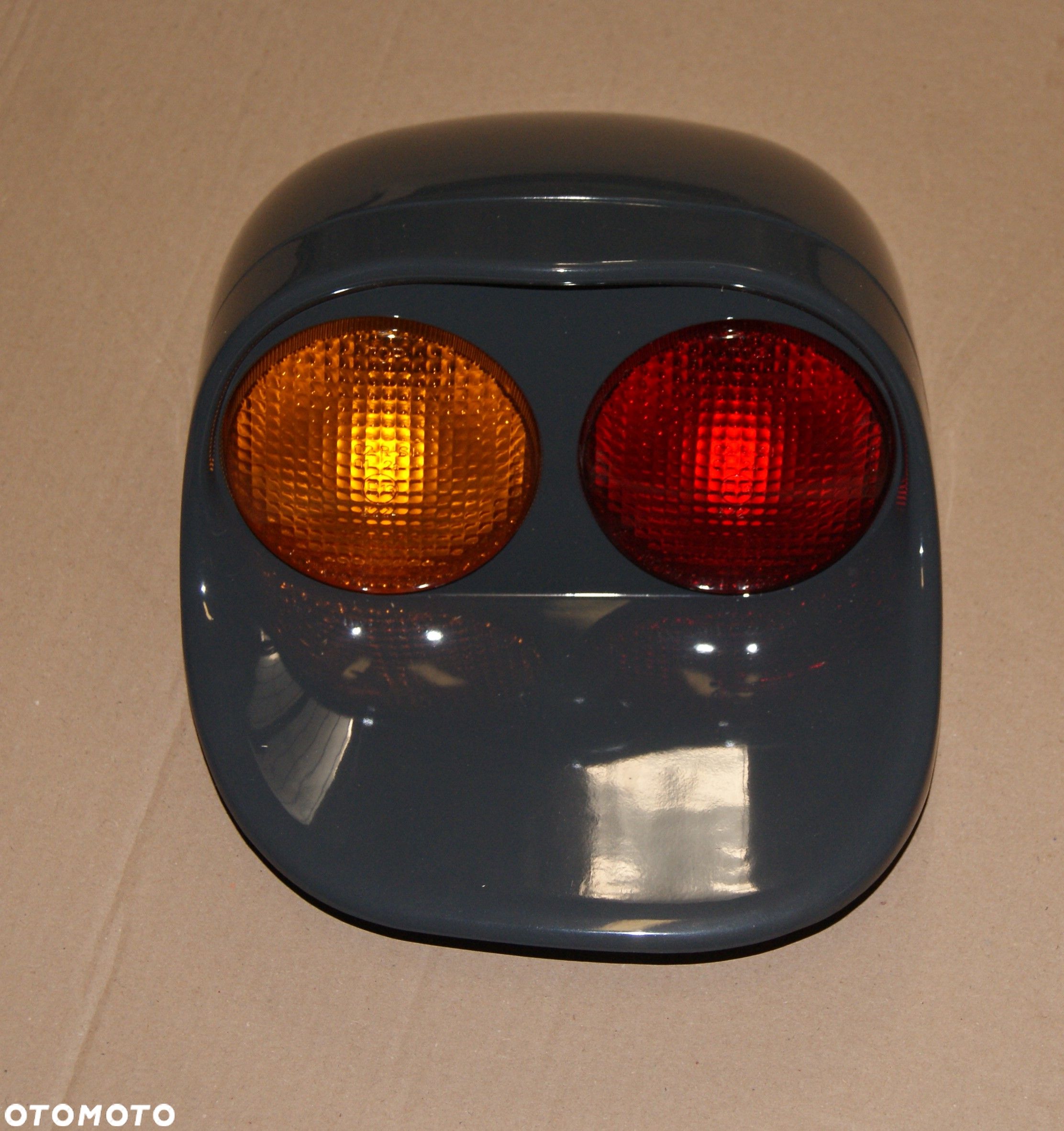 Lampa tylna lewa kpl T4876-69711 KIOTI DK751, DK901, DK903 - 1