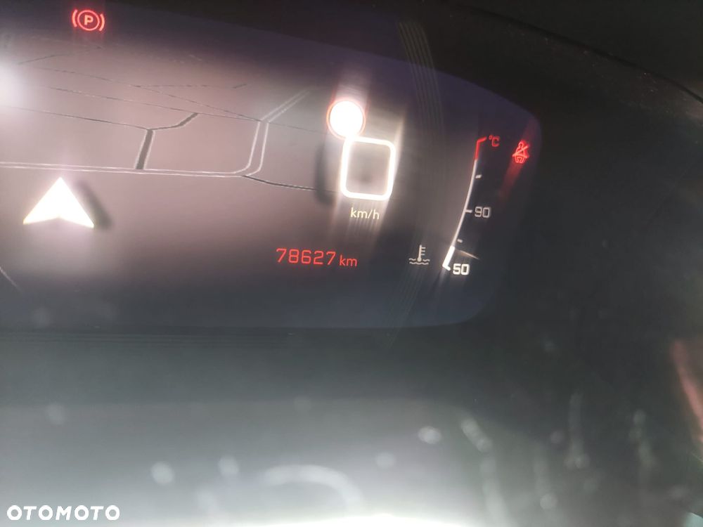 Peugeot 208 - 18
