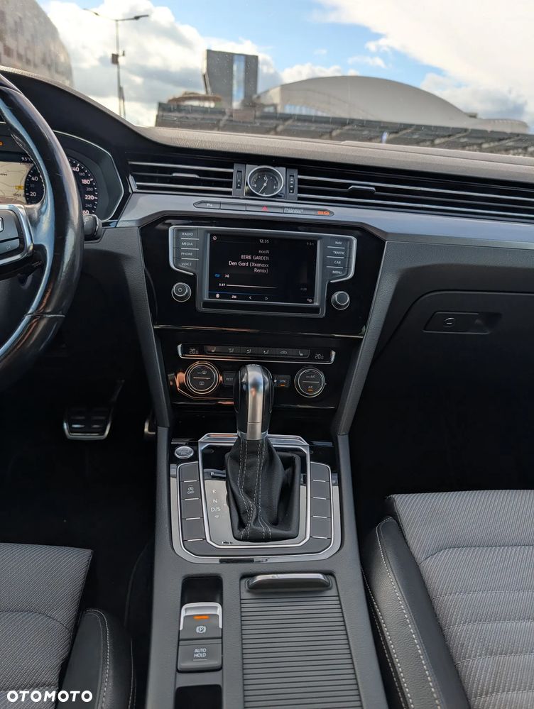 Volkswagen Passat - 17