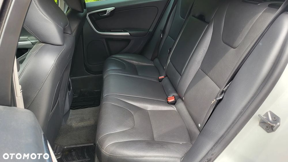 Volvo V60 D4 Drive-E Momentum - 11