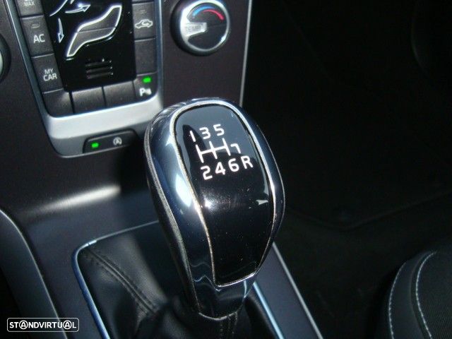 Volvo V40 2.0 D3 R-Design Momentum - 21