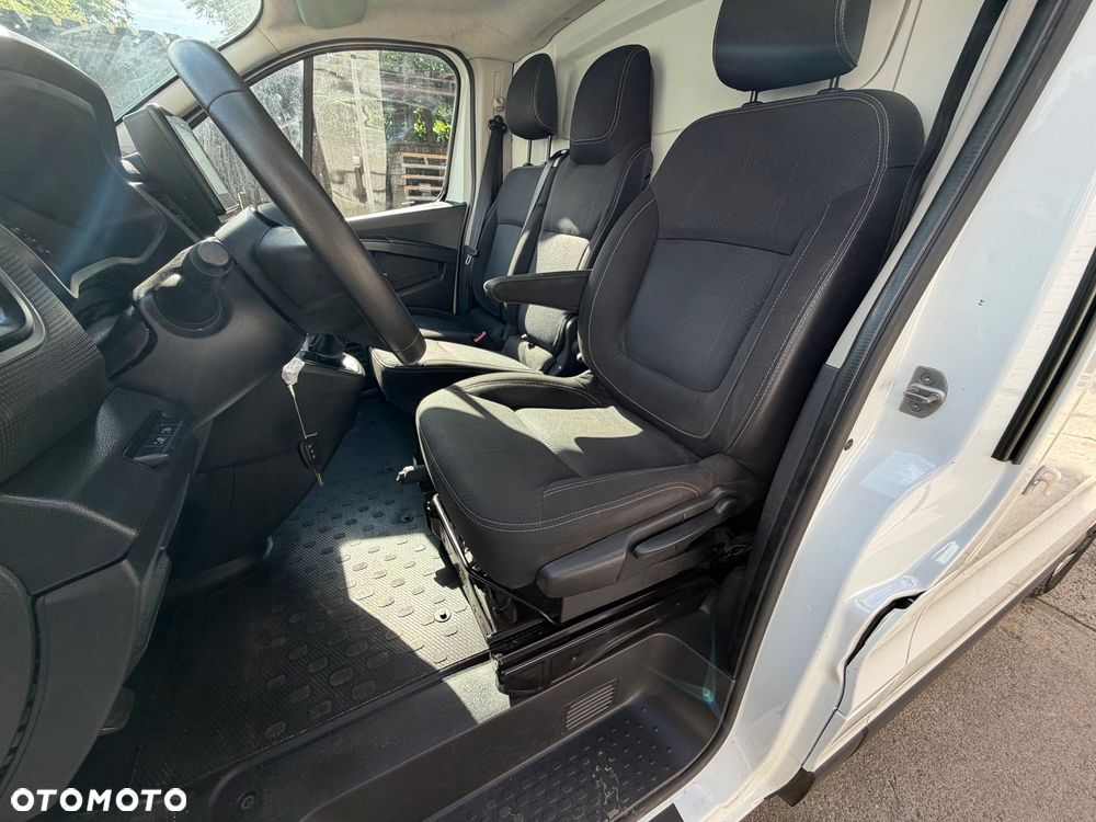 Renault TRAFIC BOGATA WERSJA!! Martwe pole, Park Assist, NAWIGACJA KLIMATYZACJA TEMPOMAT, świeżo sprowadzony, OKAZJA !!!! - 14