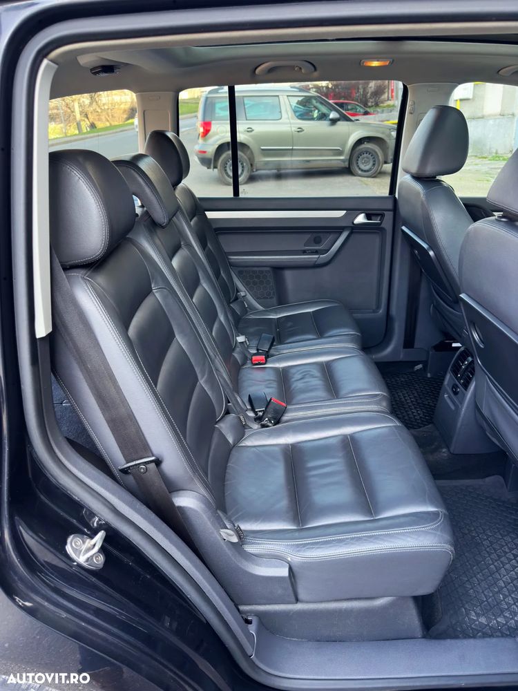 Volkswagen Touran 2.0 TDI DPF DSG Highline - 12