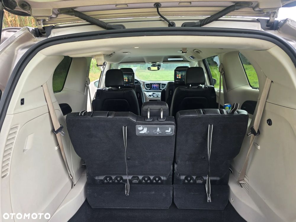 Chrysler Pacifica - 13