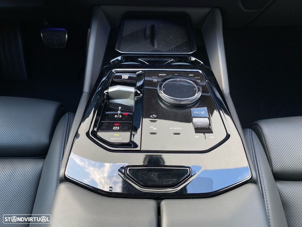 BMW 530 e Pack Desportivo M - 14