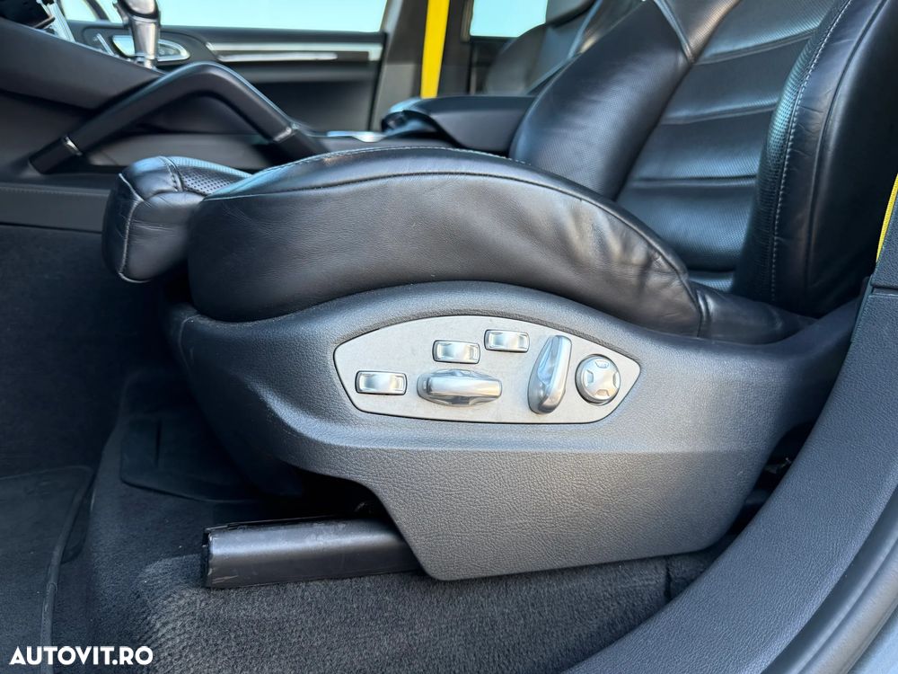 Porsche Cayenne 4.8 L Turbo - 17