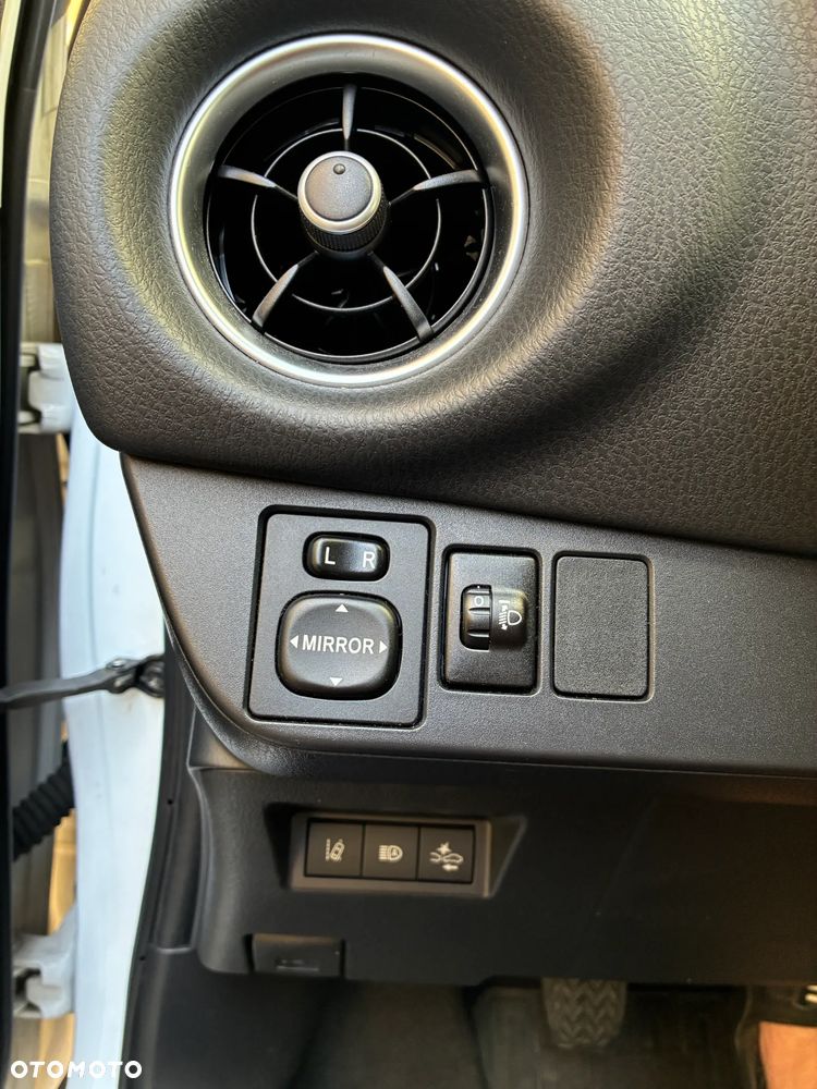 Toyota Yaris - 7