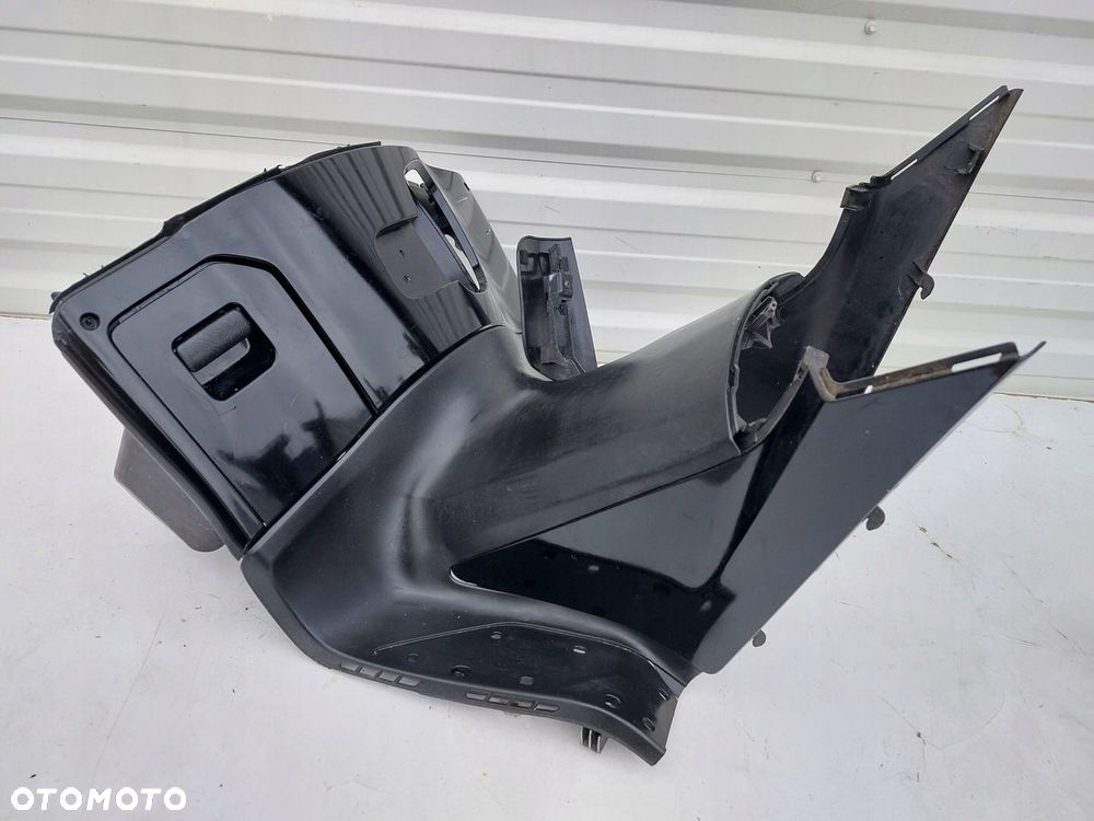 PODEST OSŁONA KOLAN HONDA FES125 S-WING EU - 1