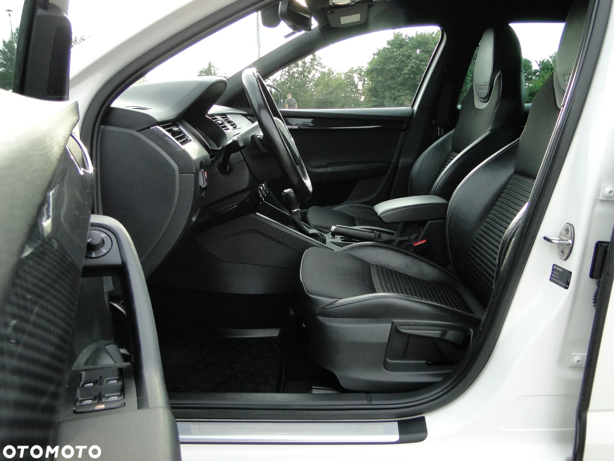 Skoda Octavia Combi 2.0 TDI DSG RS - 6