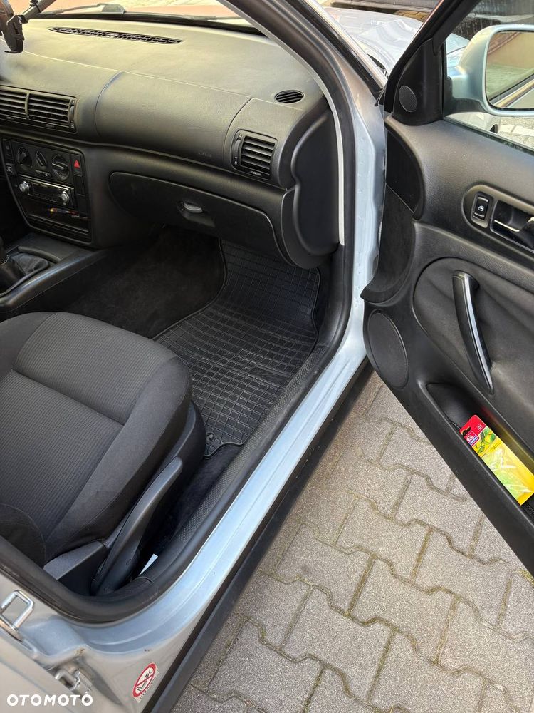 Volkswagen Passat 1.6 - 7