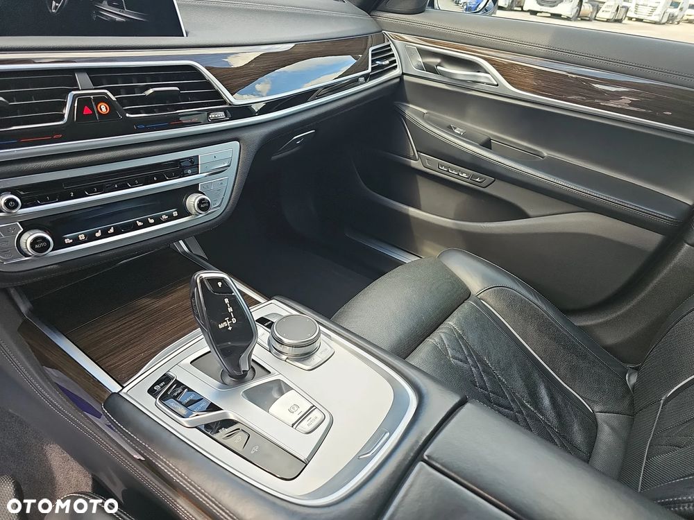 BMW Seria 7 730Ld xDrive mHEV - 16