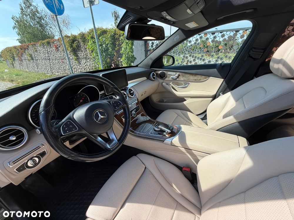 Mercedes-Benz Klasa C 300 9G-TRONIC - 3