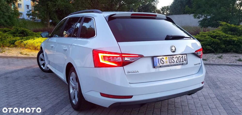 Skoda Superb 2.0 TDI Premium Edition - 10