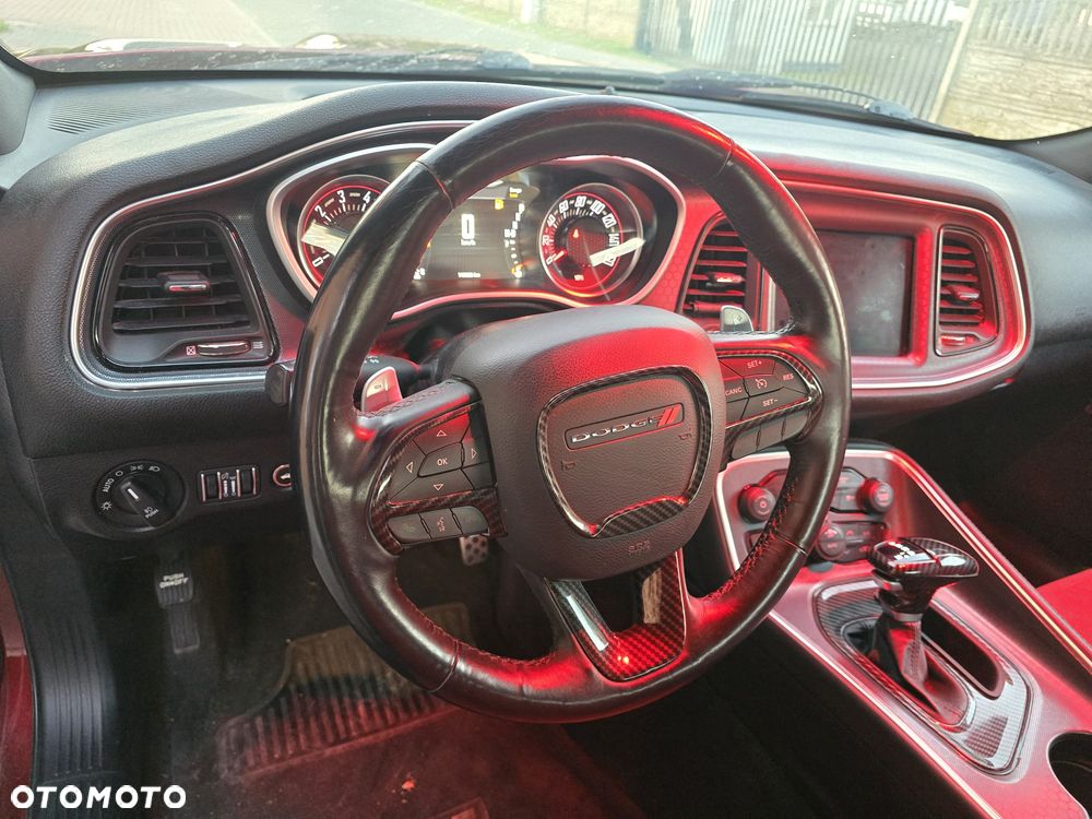 Dodge Challenger - 13
