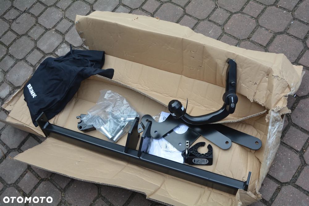 Dacia Duster 2010 -  hak wypinany Brink na klucz - 3