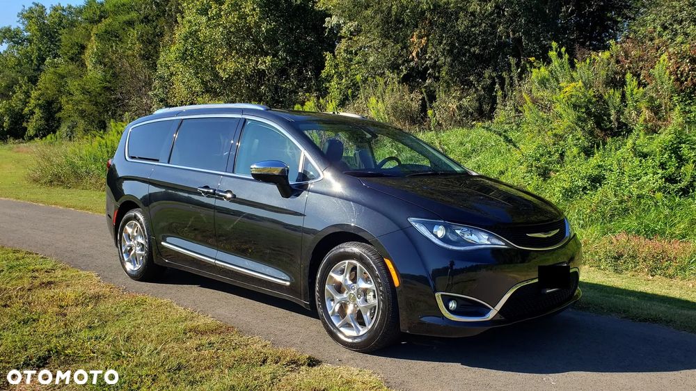 Chrysler Pacifica - 1