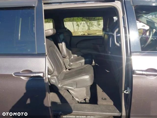 Chrysler Pacifica - 10
