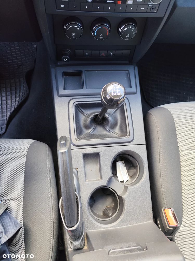 Dodge Nitro 2.8 CRD SE - 8