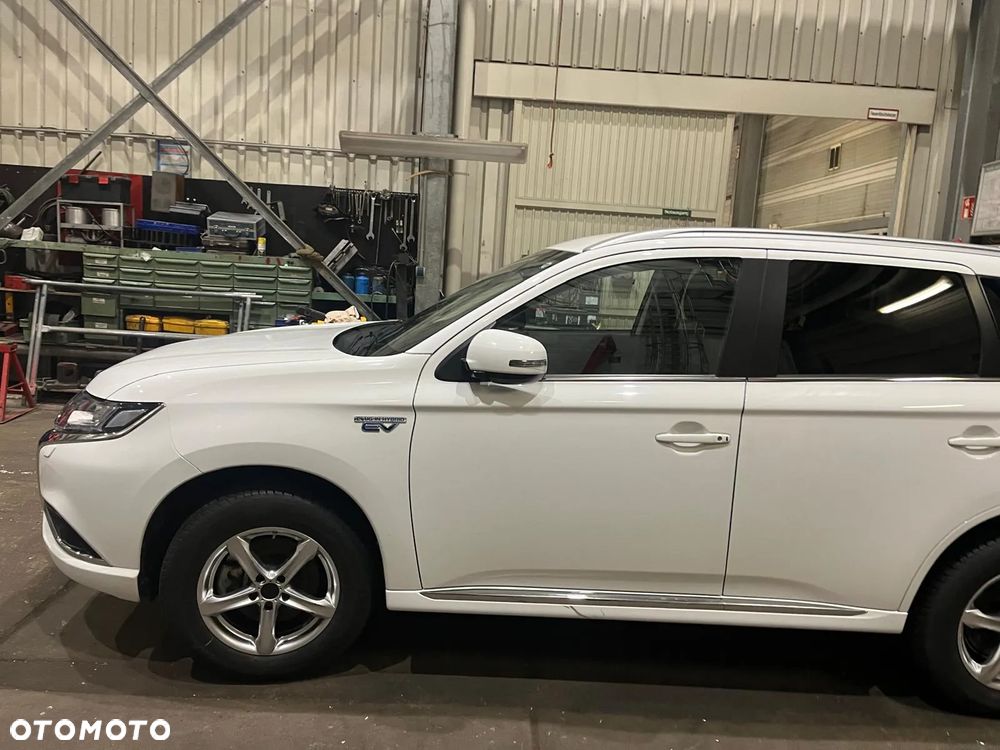Mitsubishi Outlander PHEV Instyle + - 2