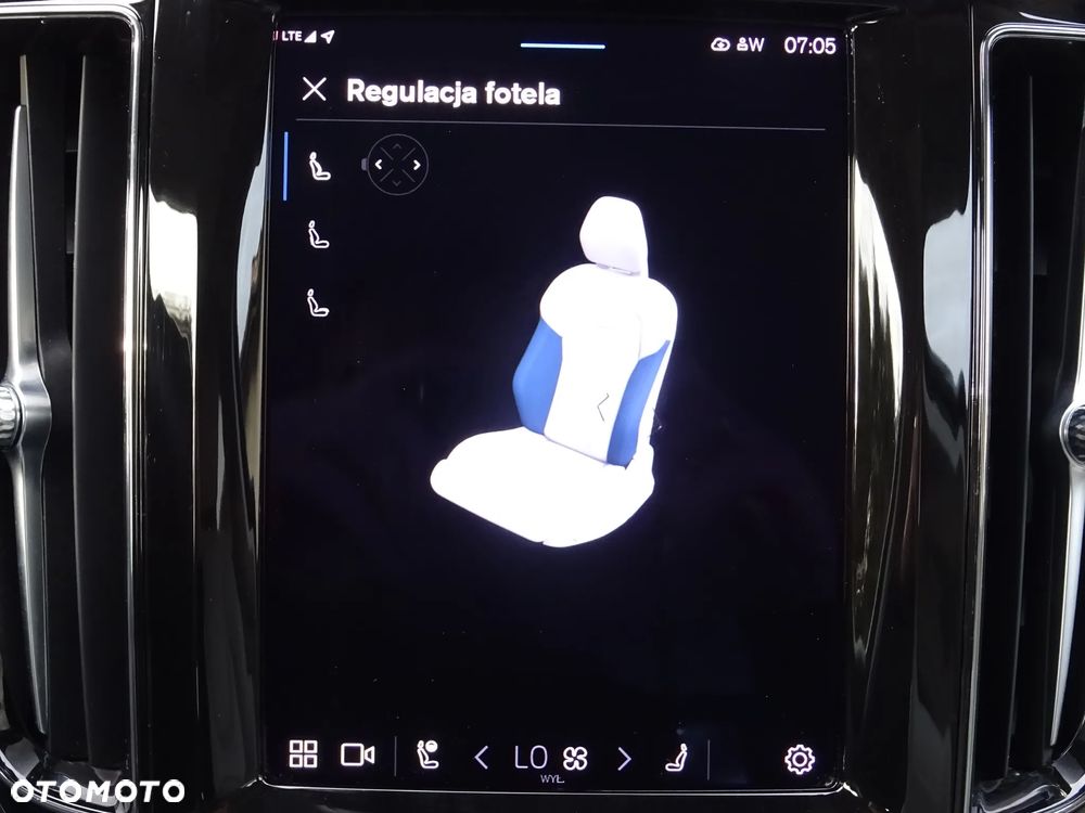 Volvo XC 60 B4 D AWD Ultimate Bright - 36