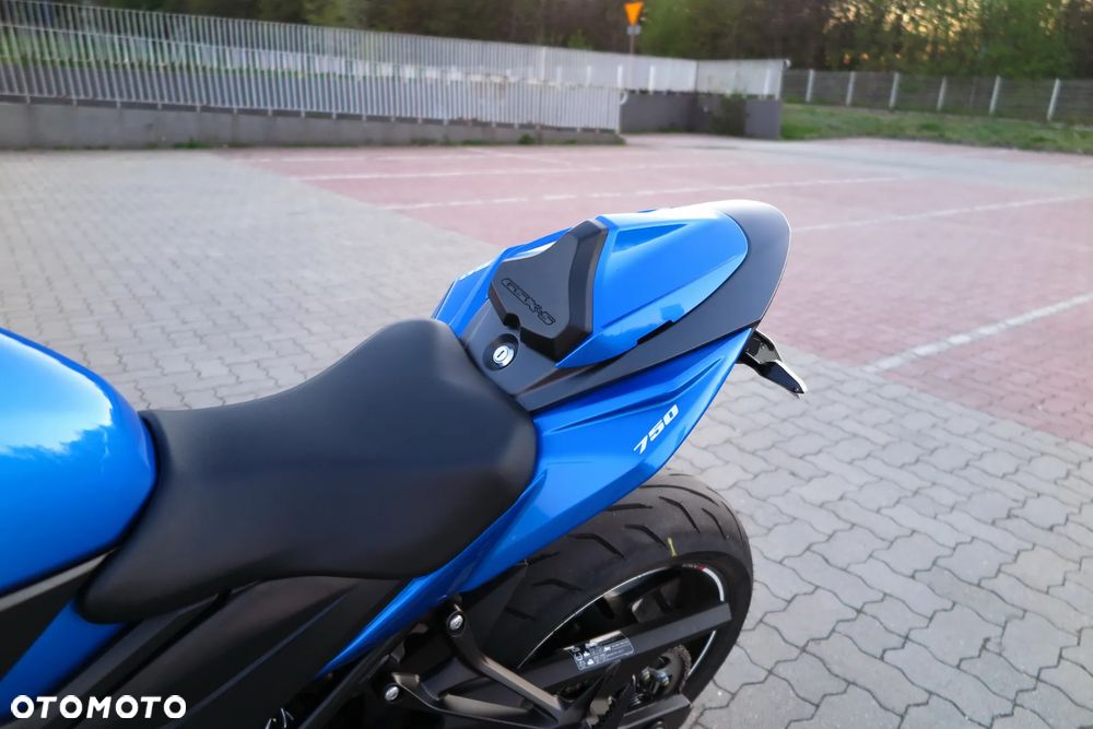 Suzuki GSX - 15