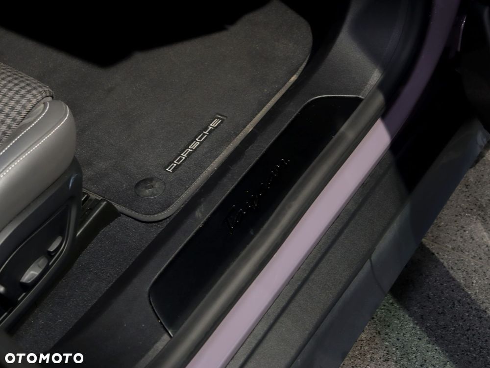 Porsche Taycan - 34