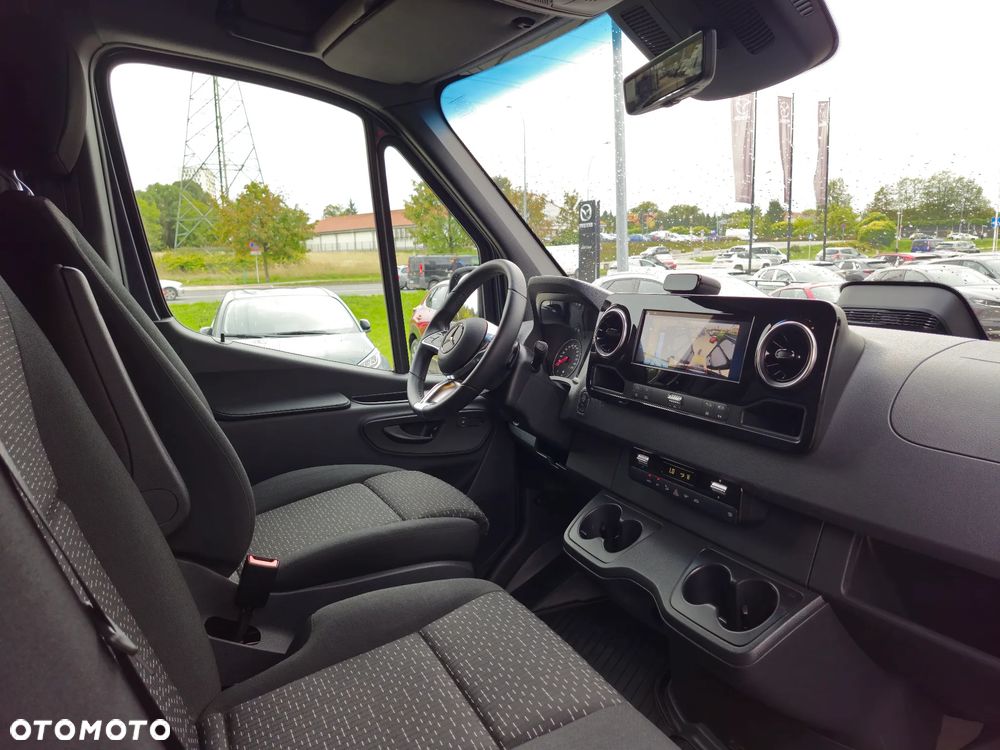 Mercedes-Benz Sprinter - 12