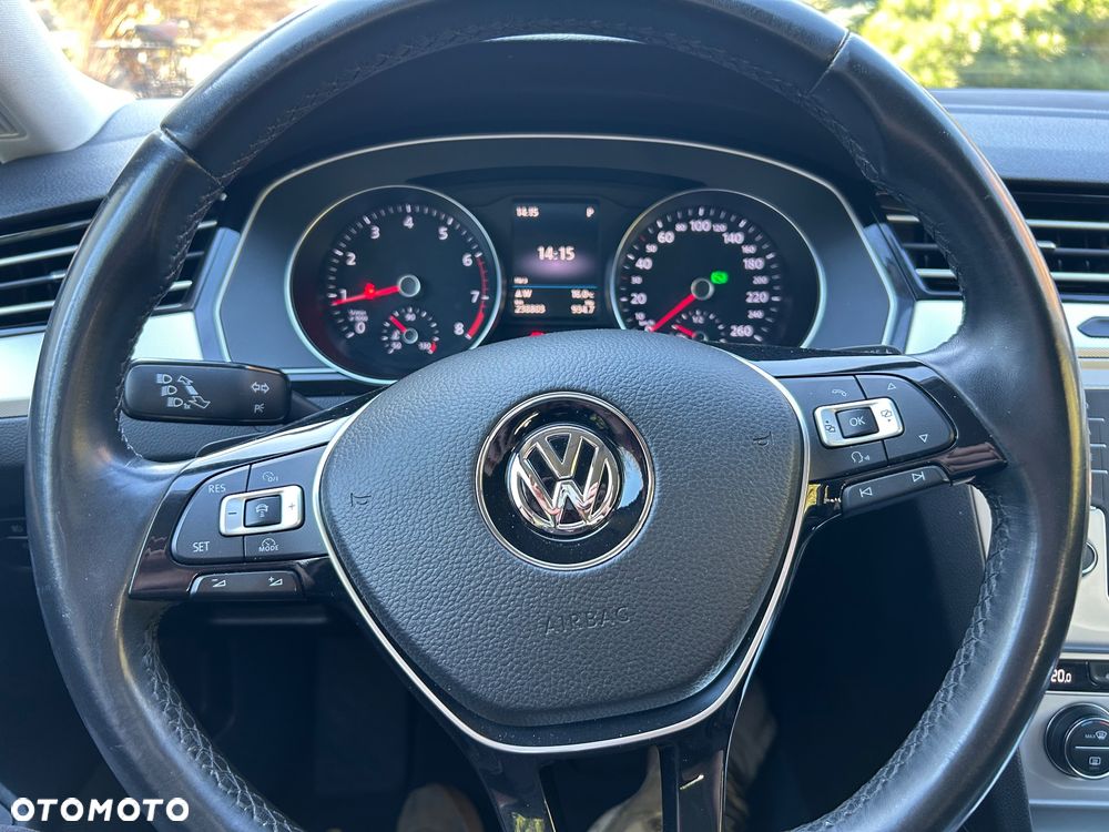 Volkswagen Passat - 8