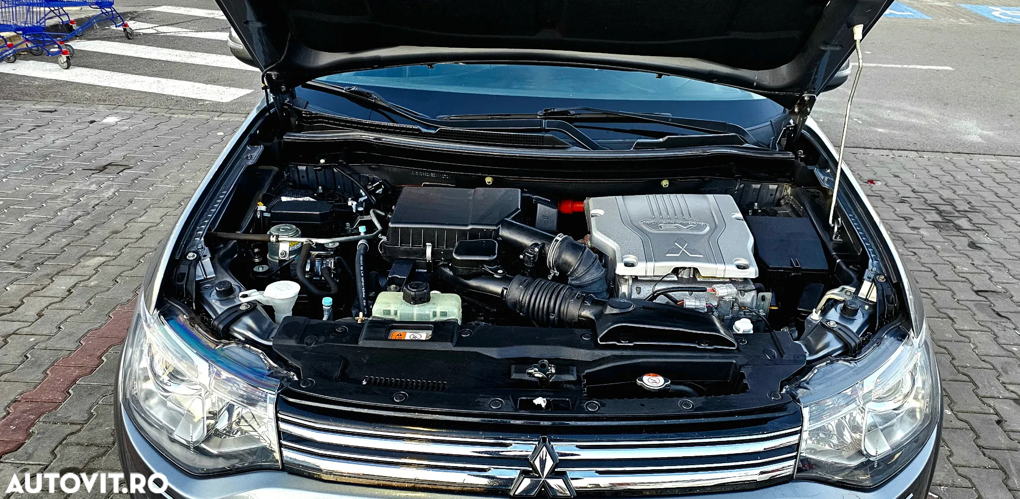 Mitsubishi Outlander - 12