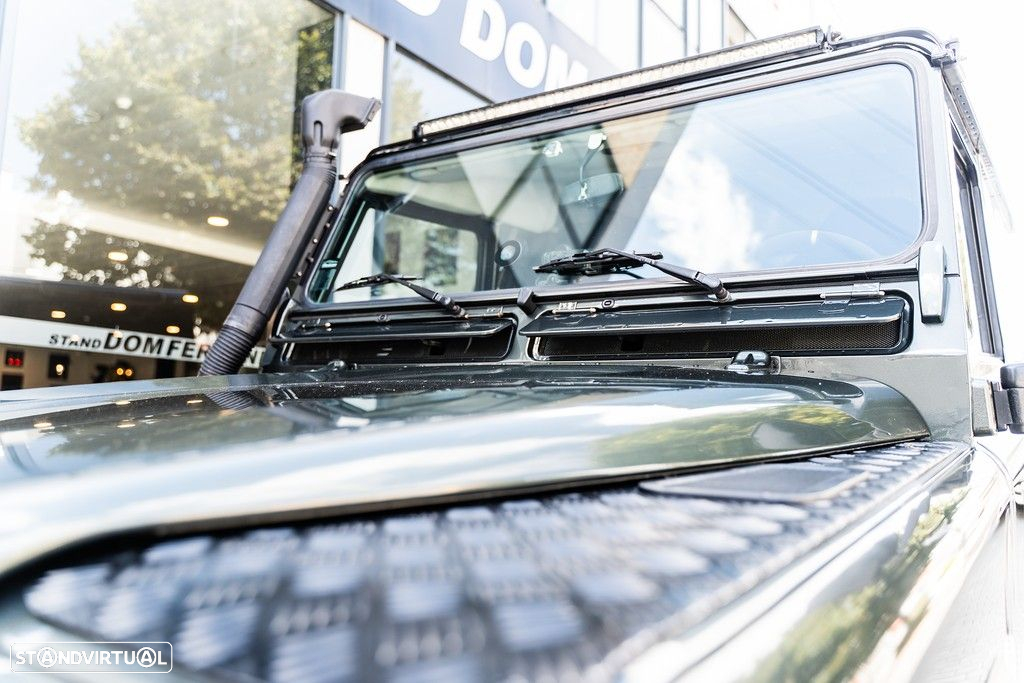Land Rover Defender - 33