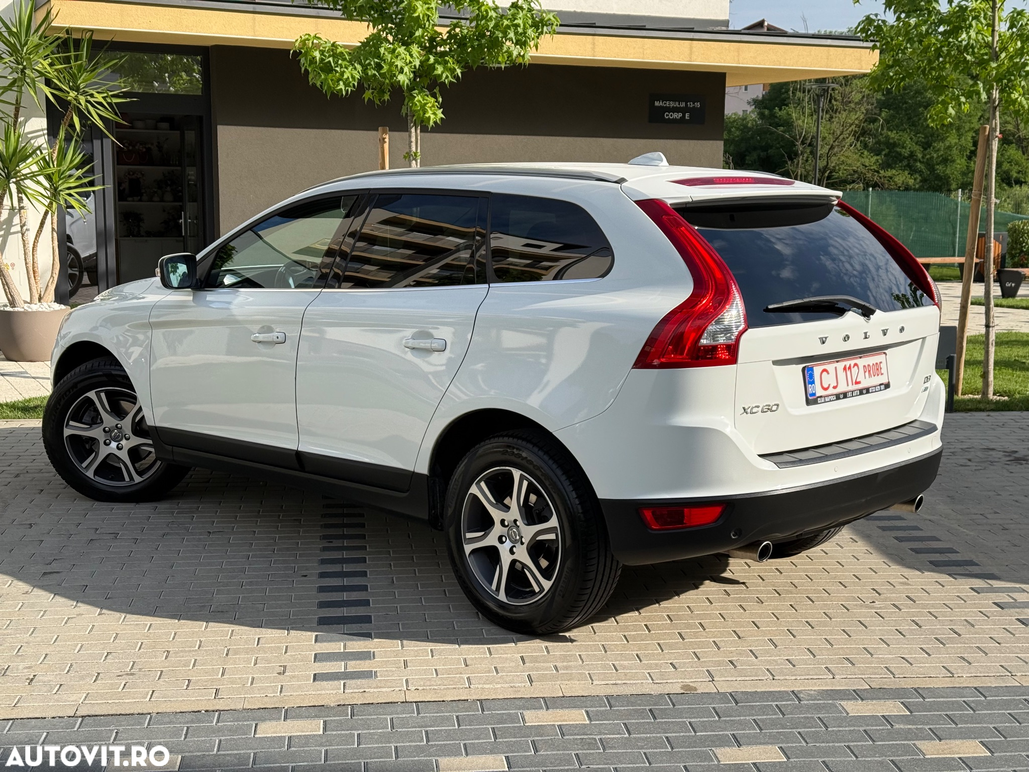Volvo XC 60 D5 AWD Momentum - 4