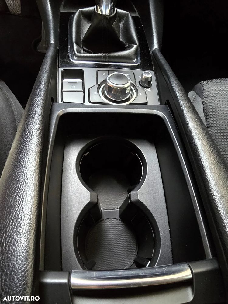 Mazda 3 - 10