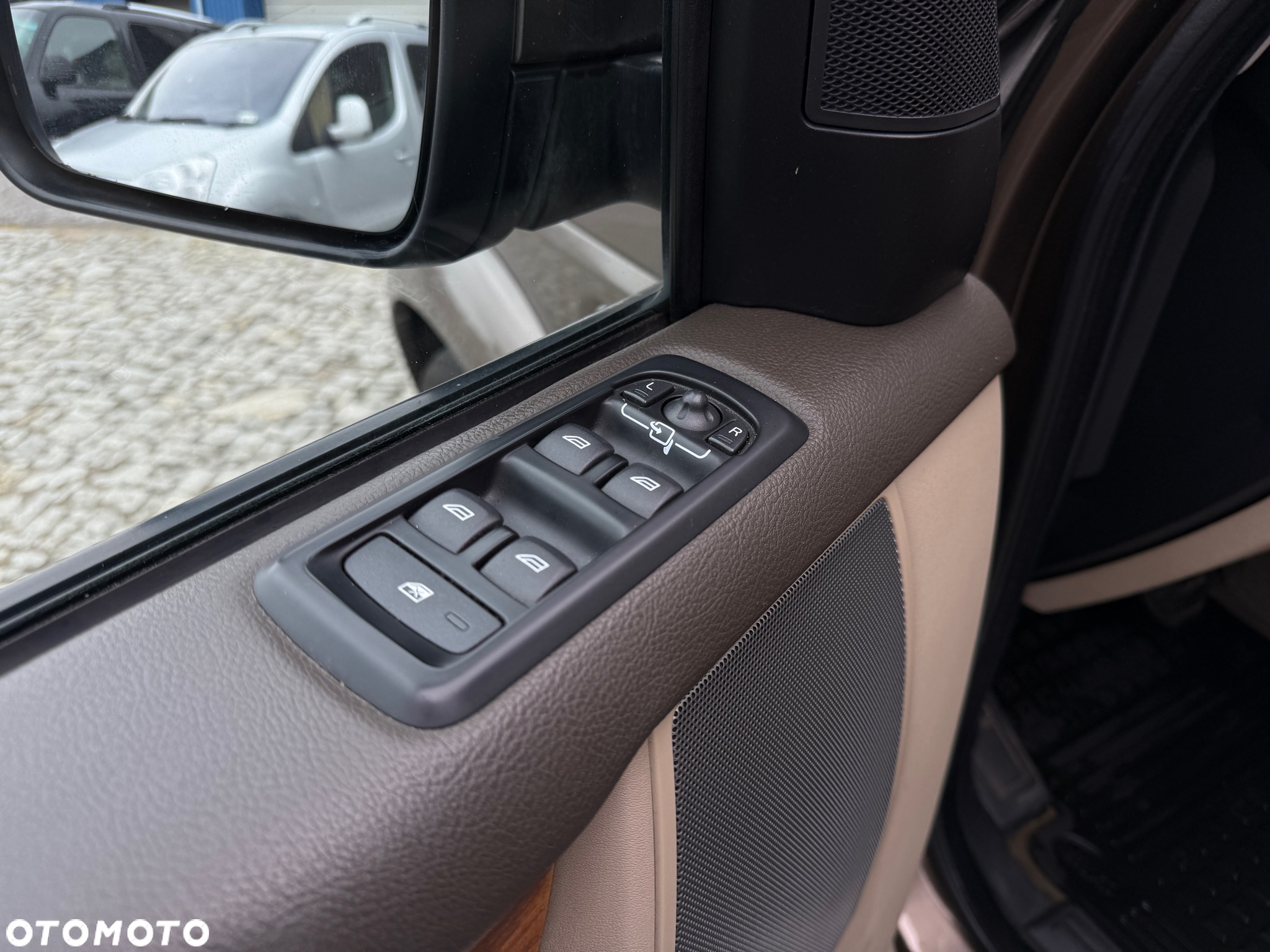 Land Rover Discovery IV 3.0D V6 HSE - 16