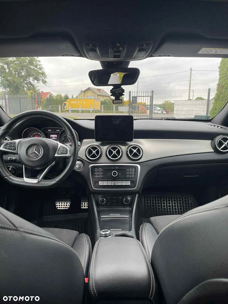 Mercedes-Benz GLA 200 7G-DCT - 13