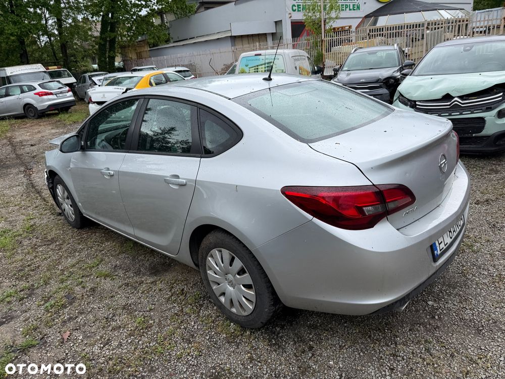 Opel Astra 1.4 T Business EU6 - 4