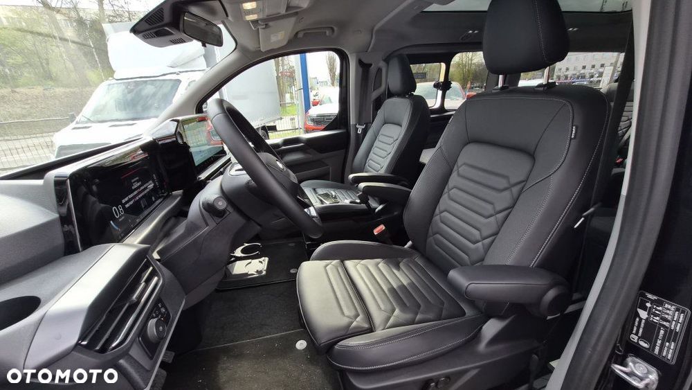 Ford Tourneo Custom - 12