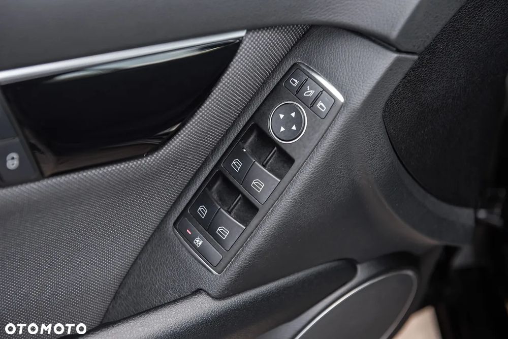 Mercedes-Benz Klasa C 180 BlueEFFICIENCY Avantgarde - 16