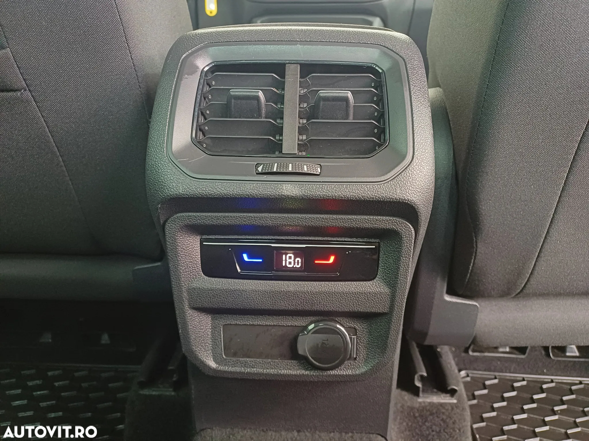 Volkswagen Tiguan 2.0 TDI SCR DSG 4Motion Life - 30