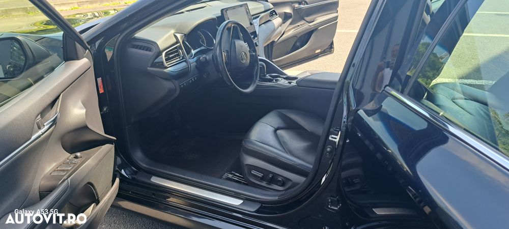 Toyota Camry Luxury - 12
