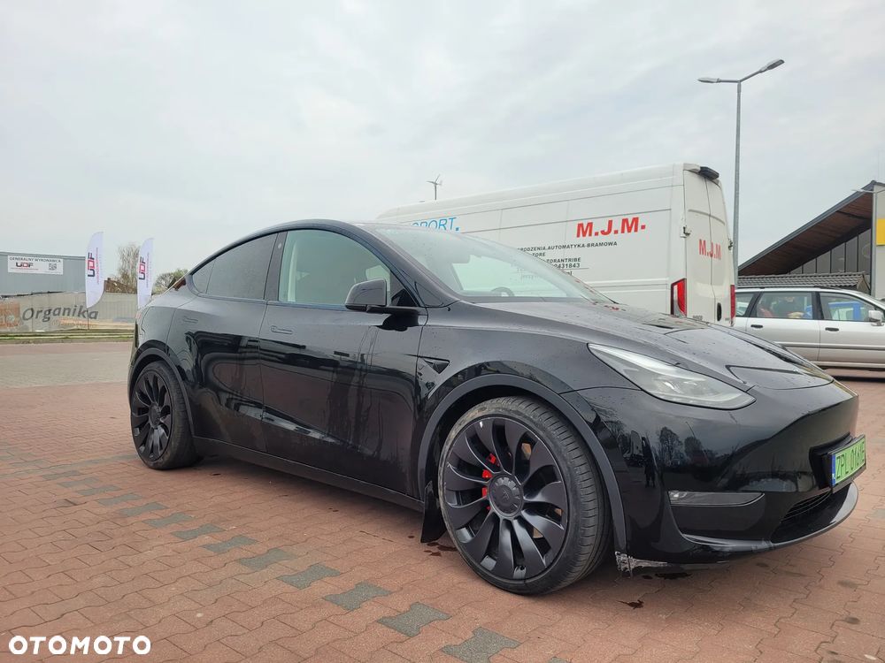 Tesla Model Y Performance Dual Motor AWD - 14