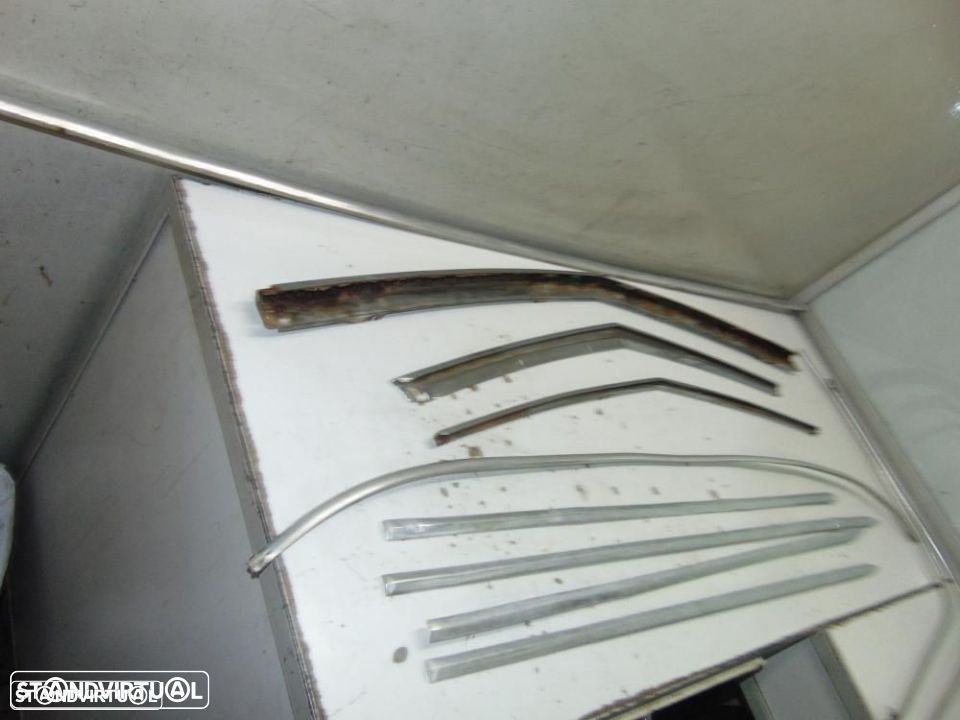 Audi 100 1968 a 1974 vários frisos - 7