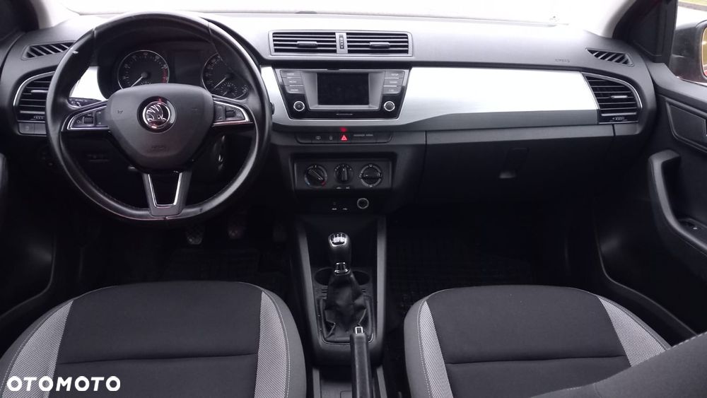 Skoda Fabia 1.0 MPI Cool Edition Red & Grey - 6