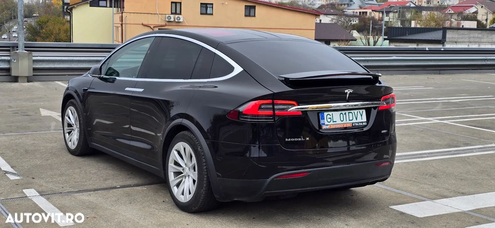 Tesla Model X - 13